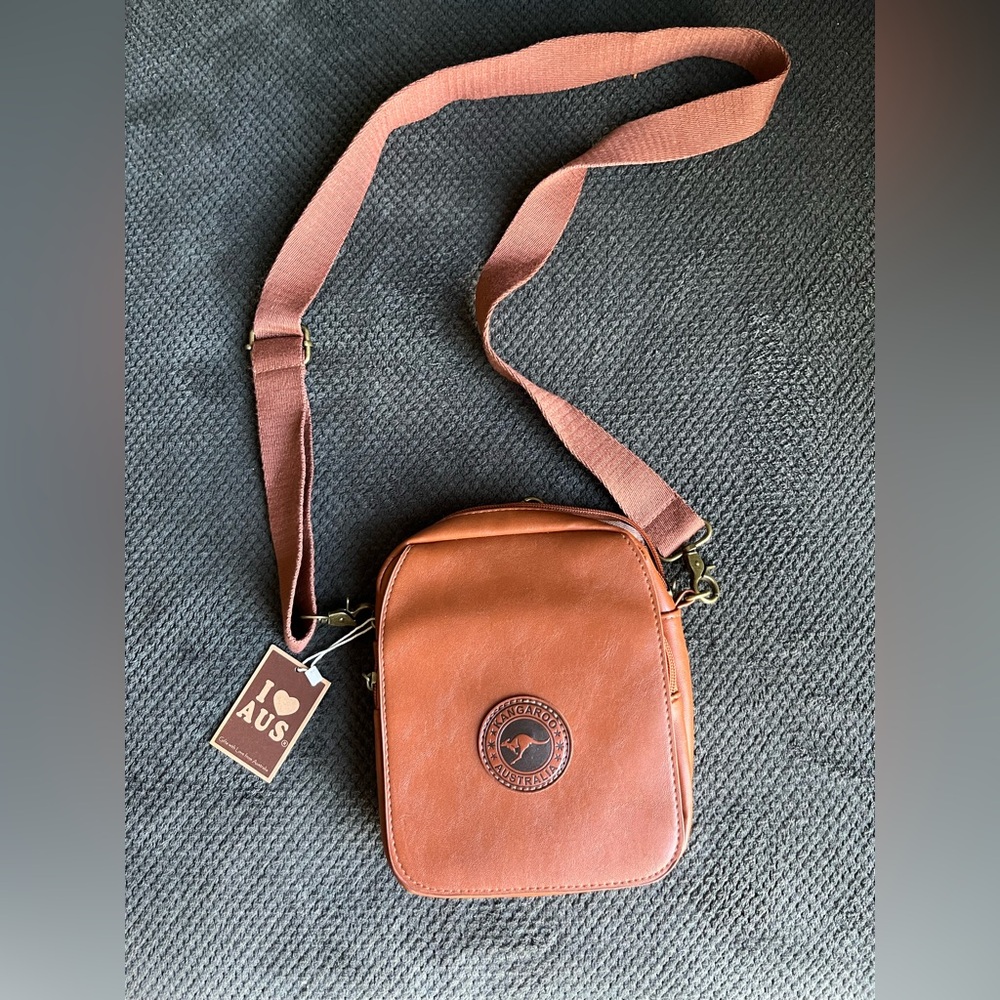 NWT!!! Kangaroo Australia Brown Crossbody Bag